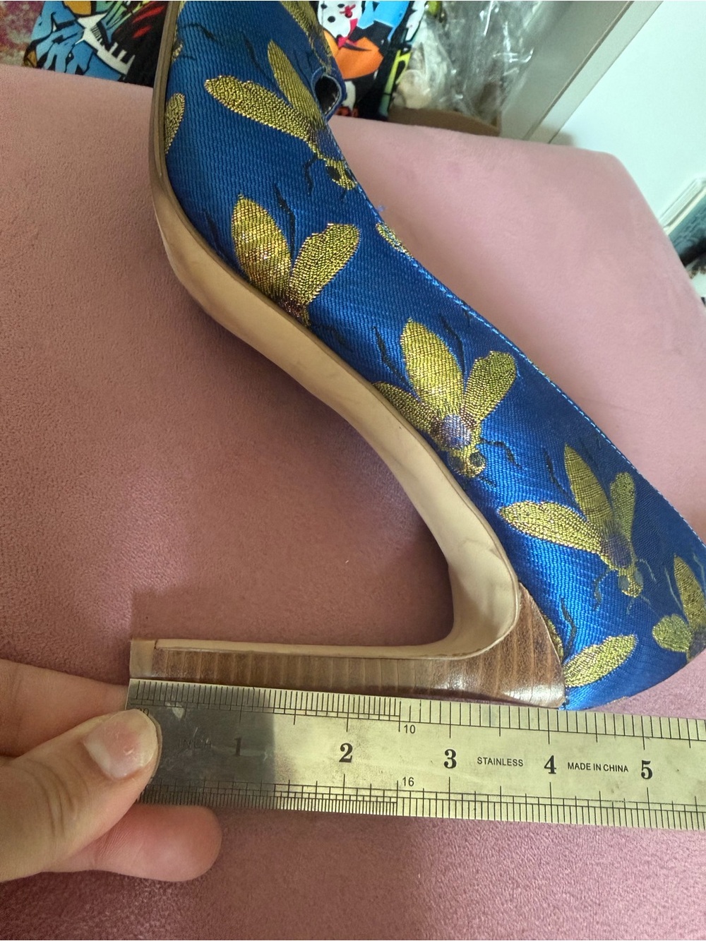 Nine West Blue Pumps with Gold Embroidered Bee Motif - Picture 7 of 8